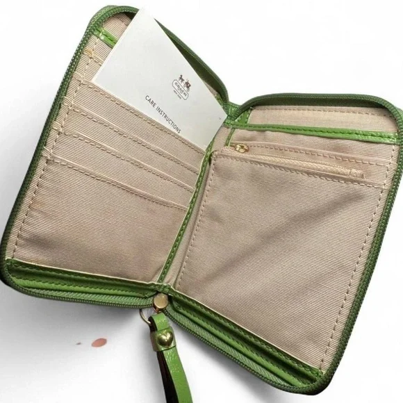 Sold - Picture 6 of 8